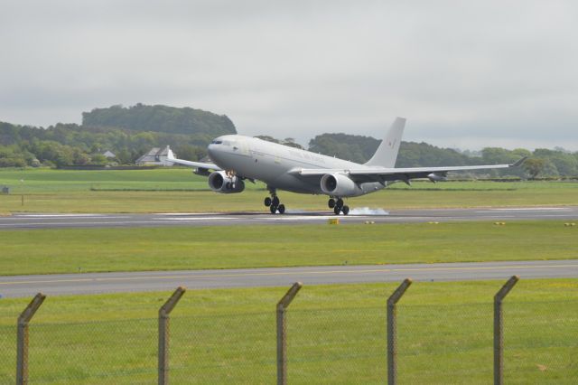 Airbus A330-300 (ZZ331) - RAF VOYAGER LANDING RUNWAY 31