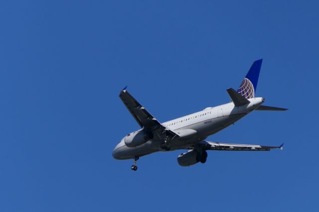 Airbus A319 (N852UA)