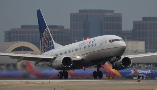 Boeing 737-700 (N12754) - The first upload of N12754 into the FA gallery. Seen here starting to rotate on runway 20R for a morning departure to Chicago.