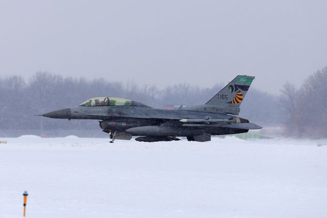 Lockheed F-16 Fighting Falcon (89-2165) - The D-model from the 180th FW playing in the snow on 5 Feb 2022.