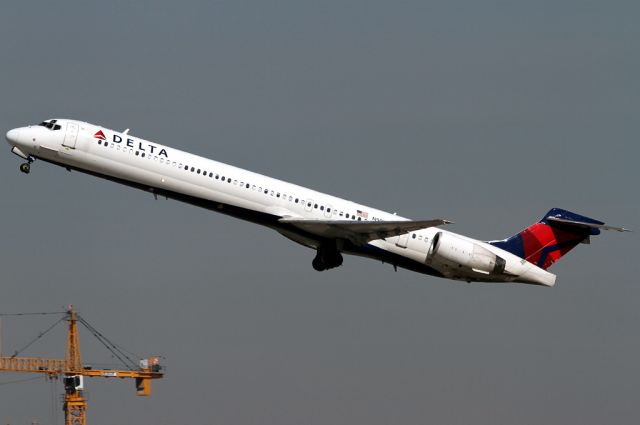 McDonnell Douglas MD-88 (N910DL) - Delta MD-88 at LAX