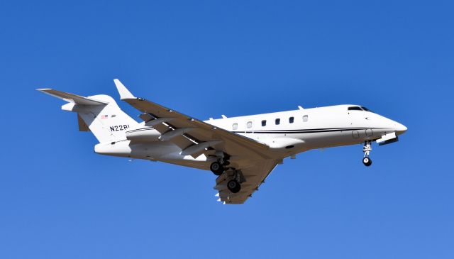 Bombardier Challenger 300 (N228L)