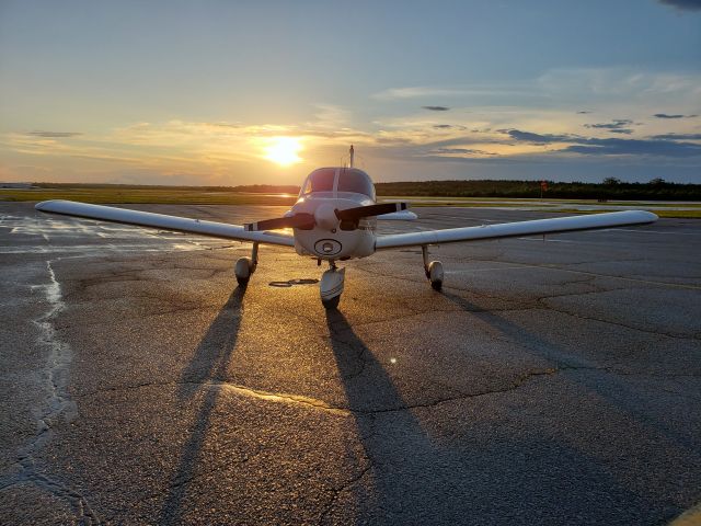 Piper Cherokee (N6736W)