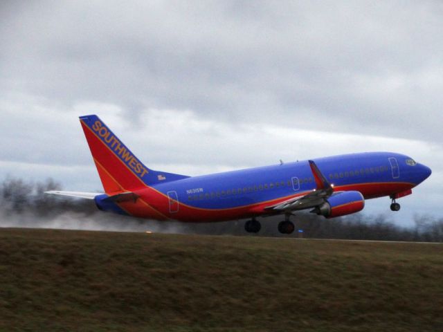 BOEING 737-300 (N631SW)