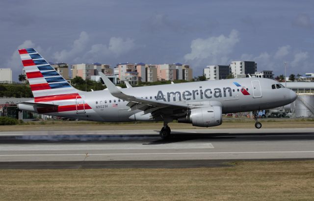 Airbus A319 (N9021H)