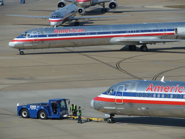 McDonnell Douglas MD-82 —