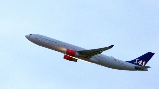 Airbus A330-300 (LN-RKS)