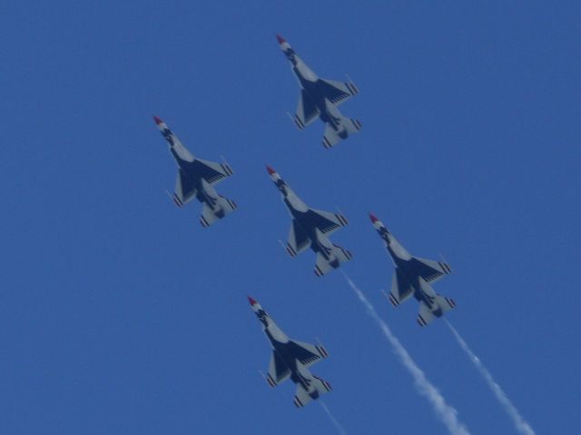 Lockheed F-16 Fighting Falcon —