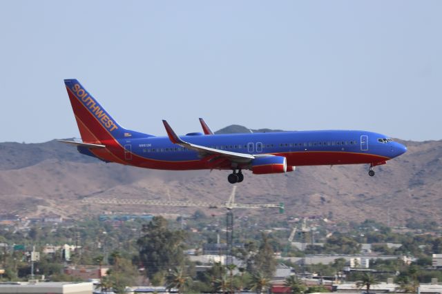 Boeing 737-800 (N8612K)