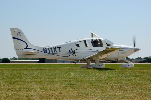 Cirrus SR-20 (N11XT)