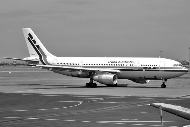 VH-TAC — - TRANS AUSTRALIA AIRLINES - AIRBUS A300-B4-203 - REG : VH-TAC (CN 157) - KINGSFORD SMITH INTERNATIONAL AIRPORT SYDNEY NSW. AUSTRALIA - YSSY 17/3/1982