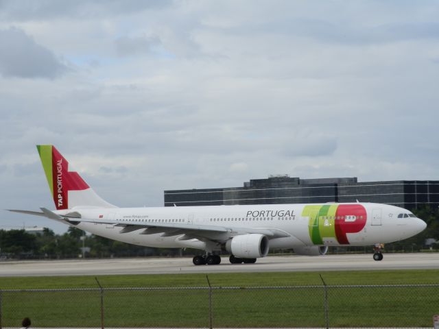 Airbus A330-200 (CS-TOI)