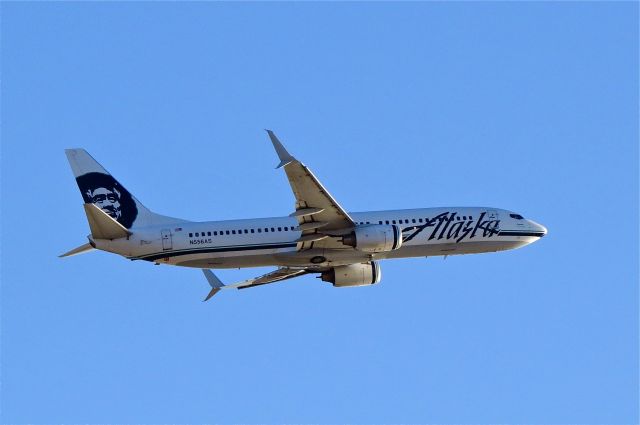 Boeing 737-800 (N556AS) - FIRST ENTRY WITH SCIMITAR WINGLETS NOTED 10/28/14