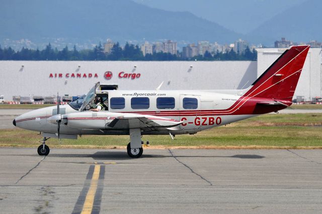 Piper Navajo (C-GZBO)