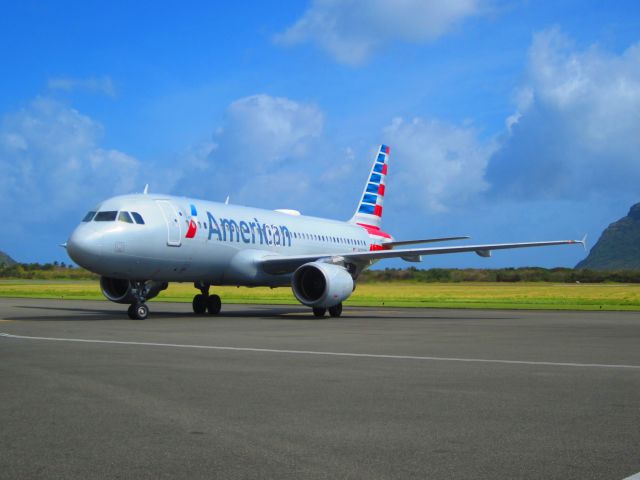 Airbus A320 (N110UW)