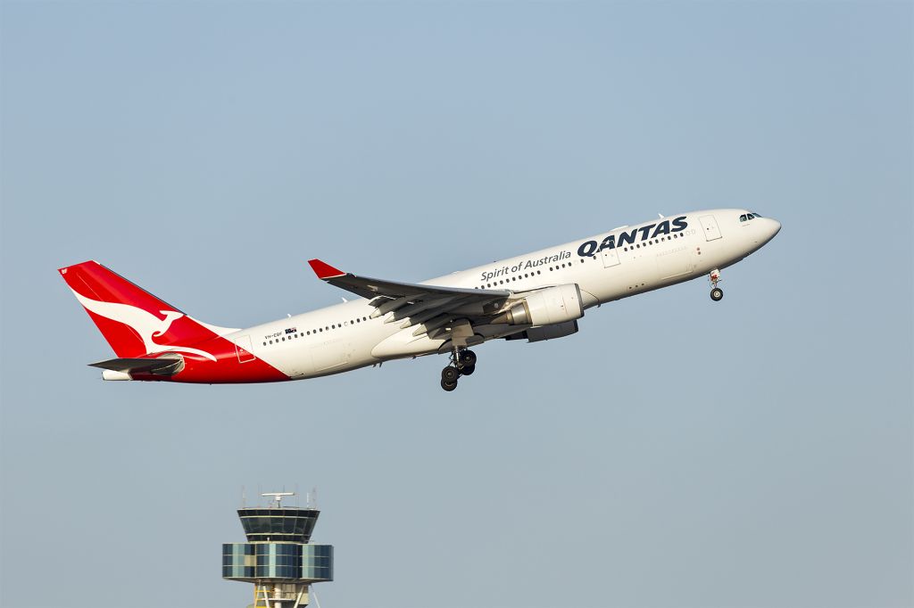 Airbus A330-200 (VH-EBF) - Qantas (VH-EBF) Airbus A330-202 at Sydney Airport.