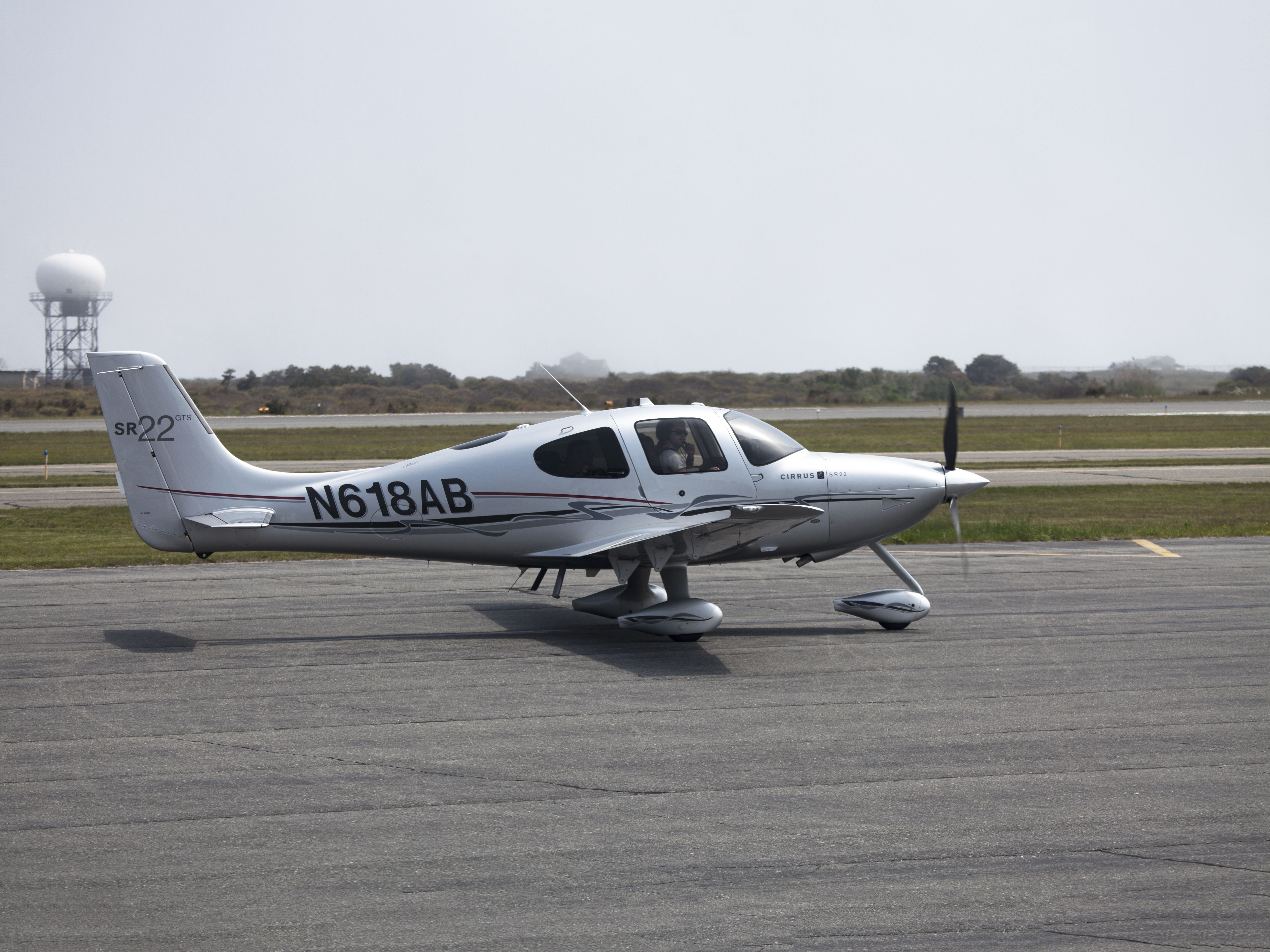 Cirrus SR-22 (N618AB)