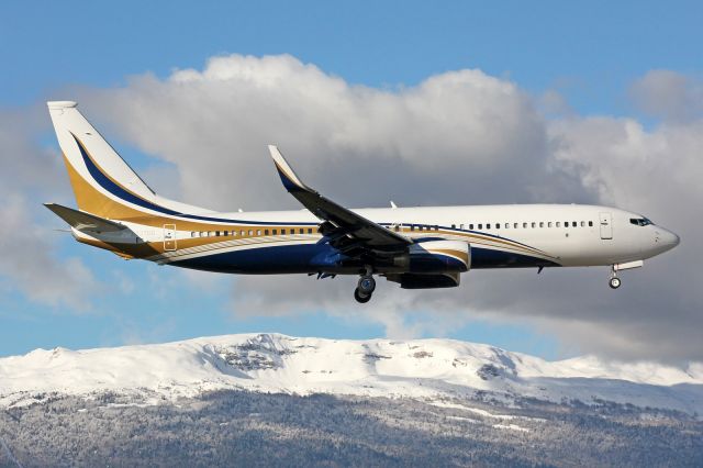 Boeing 737-800 (N737GG)