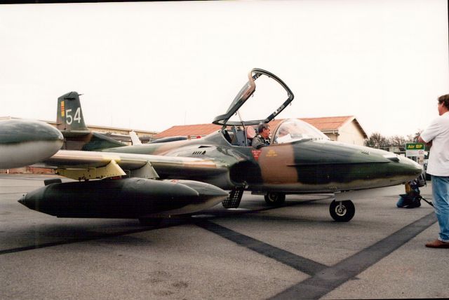 — — - Cessna Dragonfly at YMLT for the 1995 Skyrace event at Valleyfield