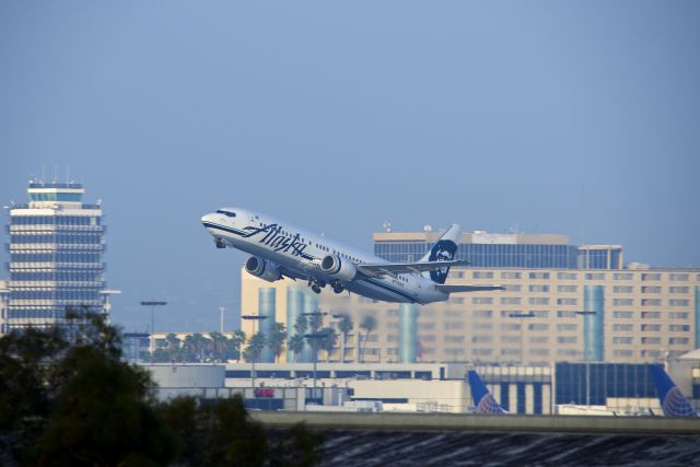 BOEING 737-400 (N778AS)