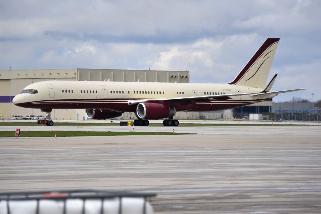 Boeing 757-200 (N770BB) - 4-8-22