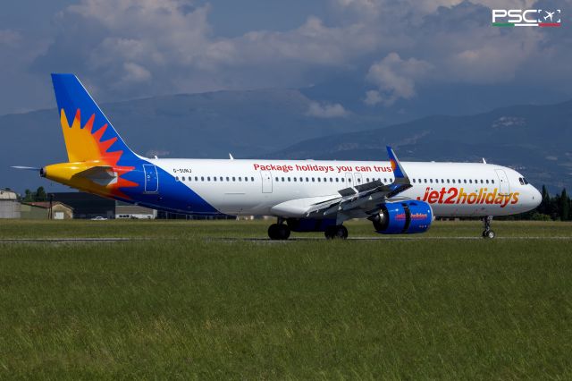 Airbus A321neo (G-SUNJ)
