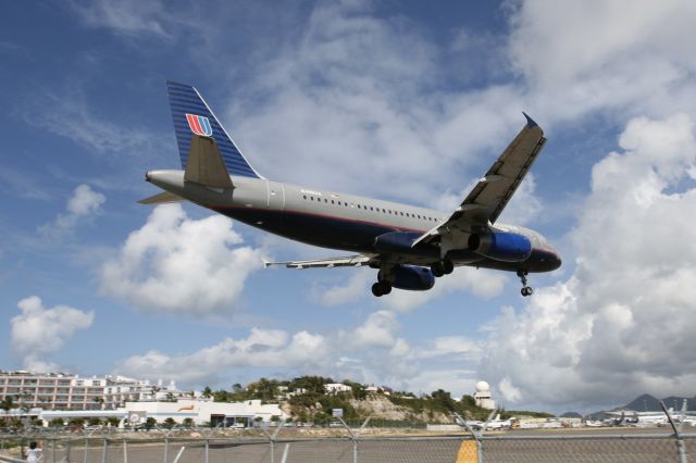 Airbus A320 (N405UA) - January 17, 2009