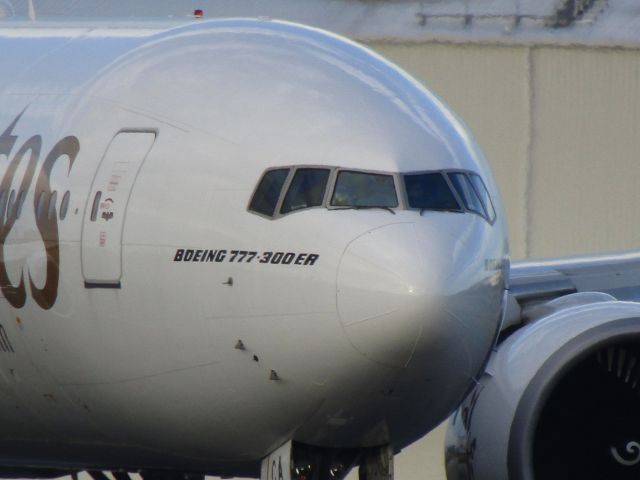 BOEING 777-300 (A6-ECA)