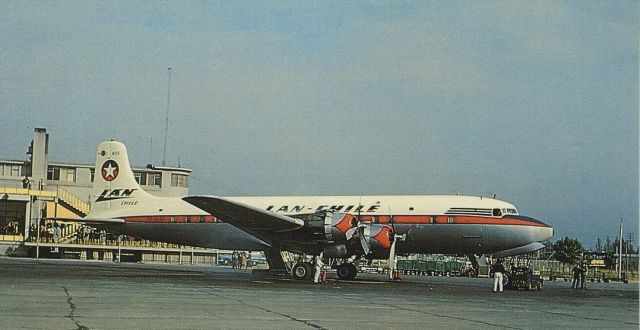 Douglas DC-6 (CCCLDE) - scanned from postcardbr /LAN Chile