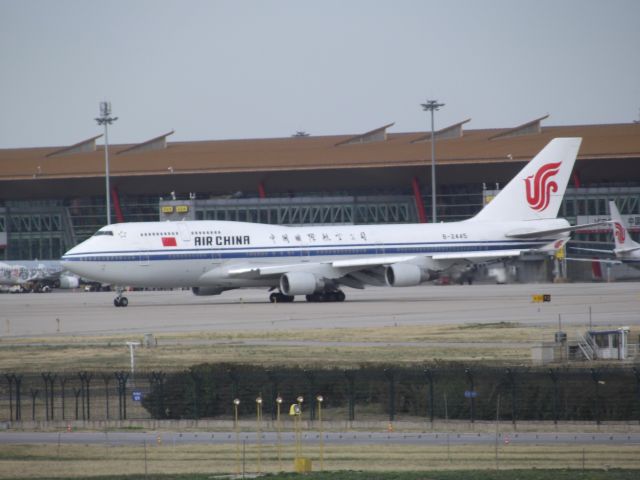 Boeing 747-400 (B-2445)