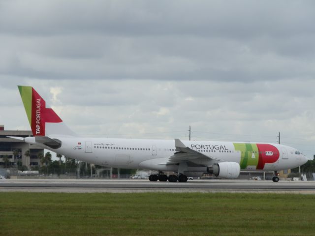 Airbus A330-200 (CS-TOI)