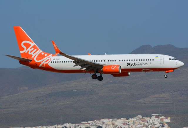 Boeing 737-800 (UR-SQO)