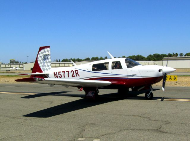 Mooney M-20 (N5772R) - Taxiing to RWY 24