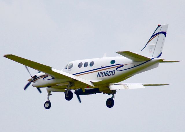 Beechcraft King Air 90 (N106DD) - At Shreveport Regional. 2005 Raytheon Aircraft Company C90A