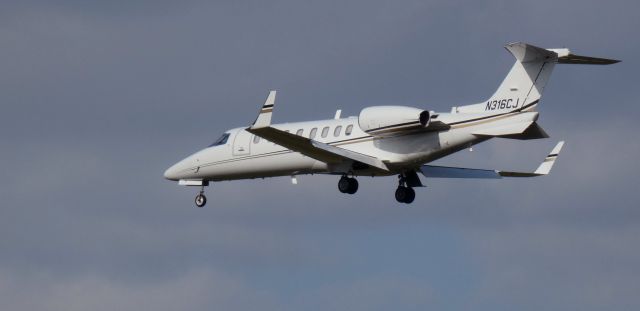 Learjet 45 (N316CJ) - This 2008 Learjet 45 in the Autumn of 2024 is about to touch down.