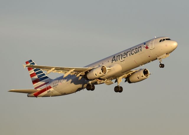 Airbus A321 (N583UW)