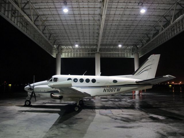 Beechcraft King Air 100 (N100TW) - A very nice King Air 100. The aircraft is managed by CFM Corporate Flight Management a rel=nofollow href=www.flycfm.comwww.flycfm.com/a