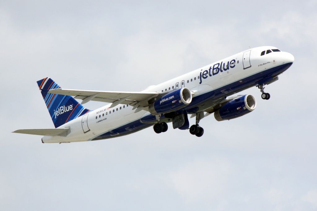 Airbus A320 (N599JB)