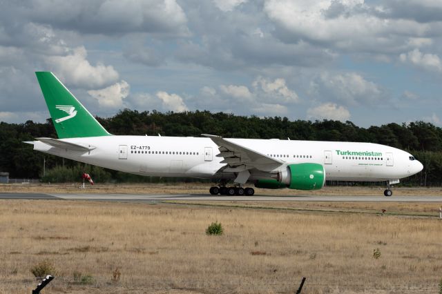 Boeing 777-200 (EZ-A779)