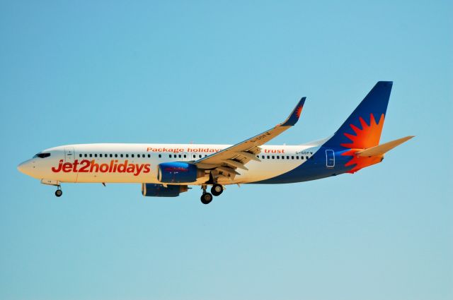 Boeing 737-700 (G-GDFW)