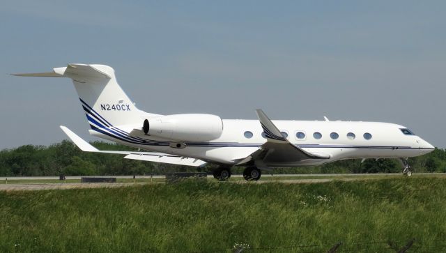 Gulfstream Aerospace Gulfstream G650 (N240CX) - Gulfstream 650 taxiing at BUF