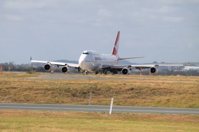 Boeing 747-400 (VH-OEE) - Operating as QF 8 from DFW-BNE-SYD