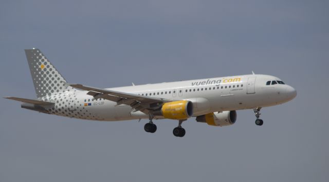 Airbus A320 (EC-LOP)