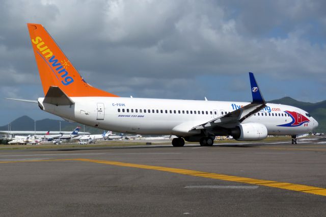 Boeing 737-800 (C-FGVK)