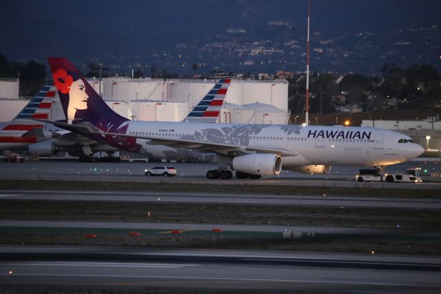 Airbus A330-200 (N388HA)