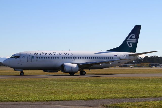 BOEING 737-300 (ZK-SJC)