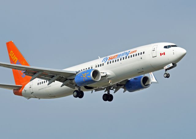 Boeing 737-800 (C-FLSW)