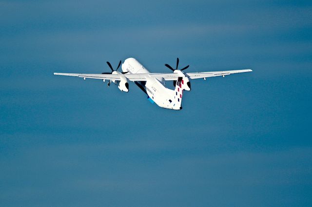 de Havilland Dash 8-400 (9A-CQA)