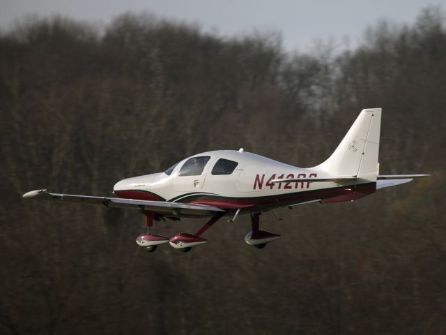 Cessna 400 (N412RP) - Take off runway 26. A very fast aircraft!