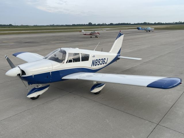 Piper Cherokee (N8936J)
